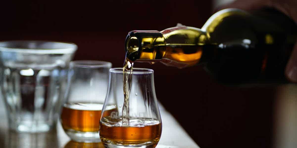 10 Expert Tips to Do a Whiskey Tasting Like a Pro