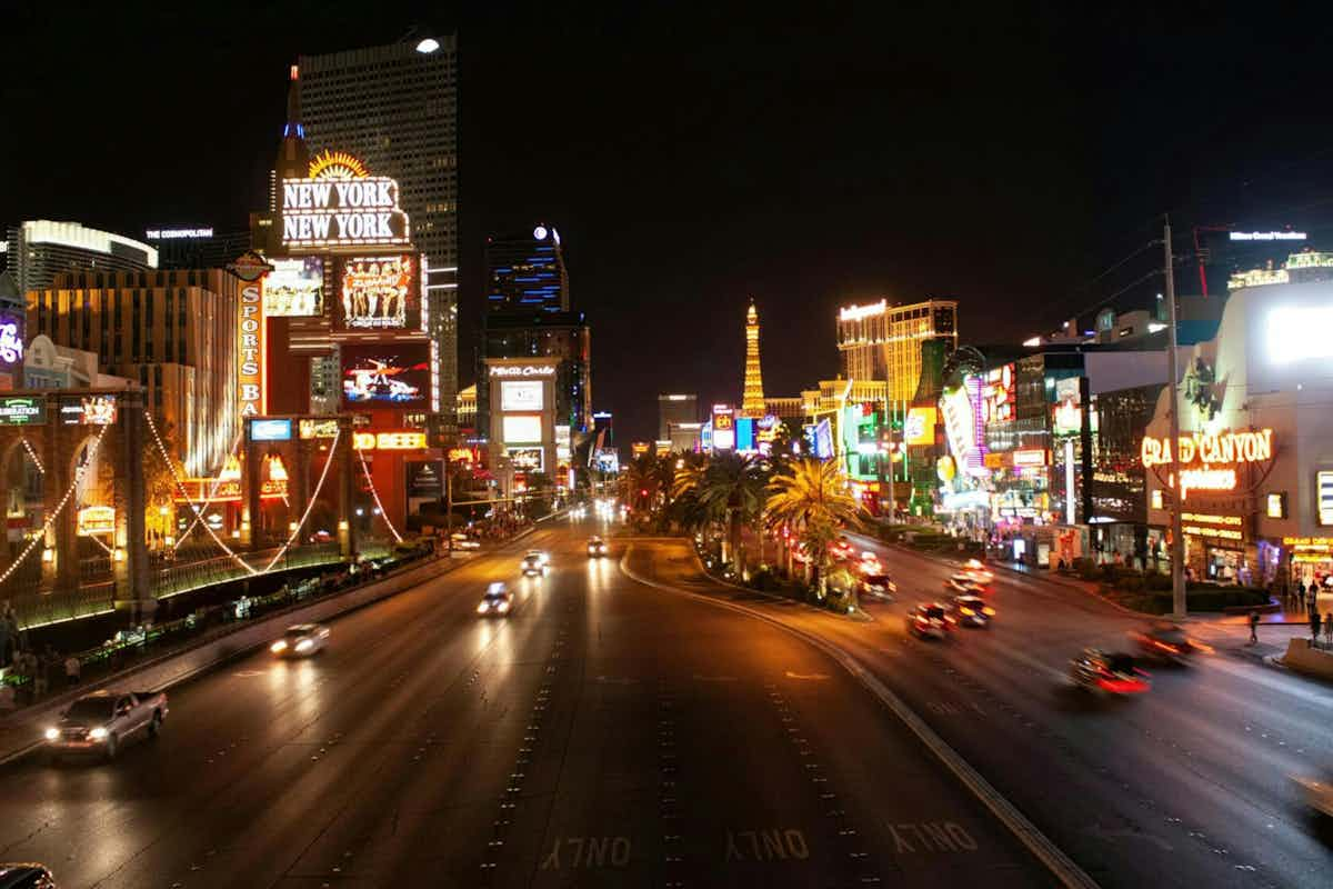 picture of las vegas at night